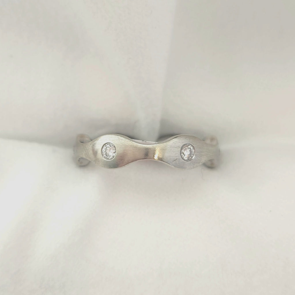 Satin Finish Scalloped Wedder