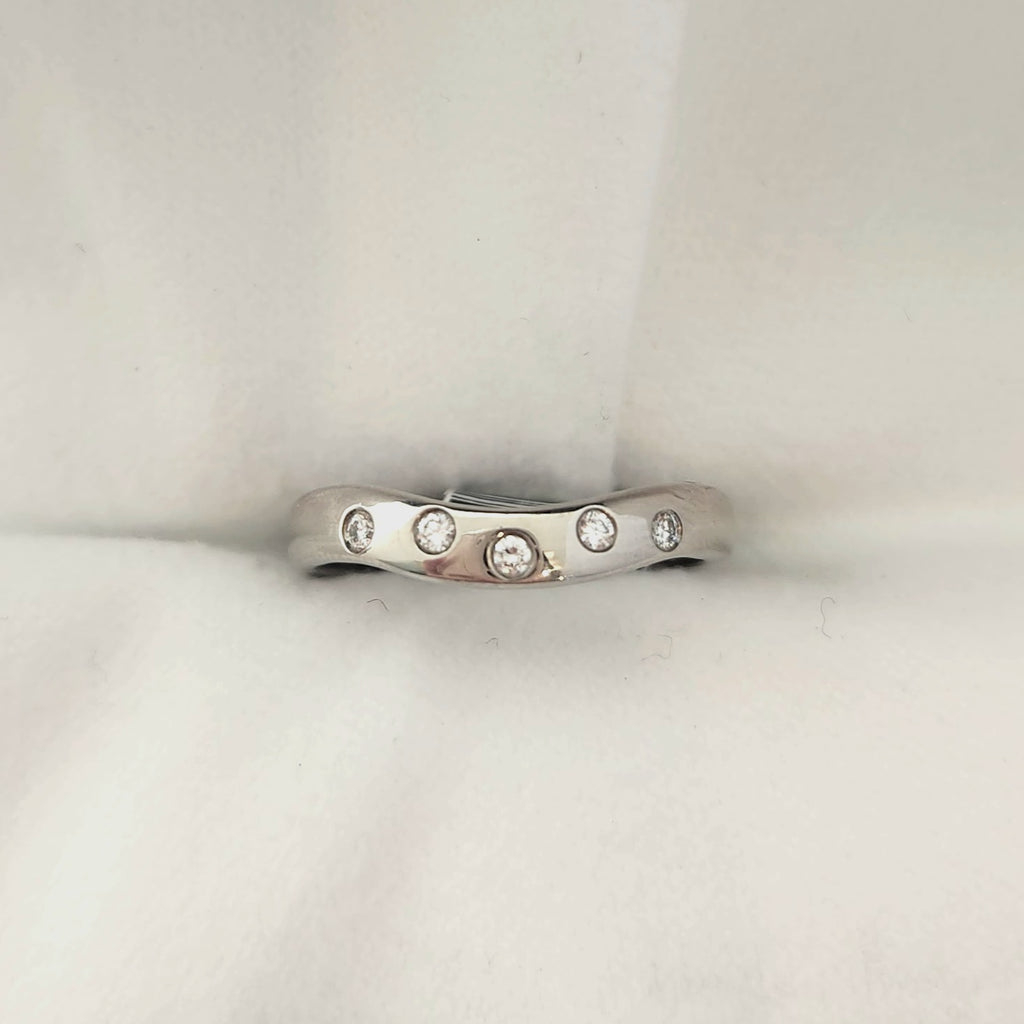 Curved Diamond Wedder