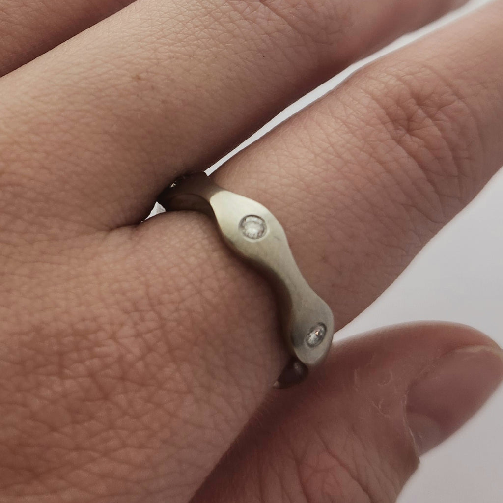 Satin Finish Scalloped Wedder