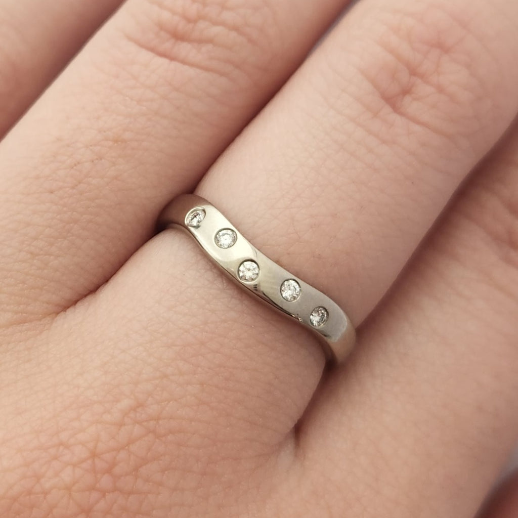 Curved Diamond Wedder