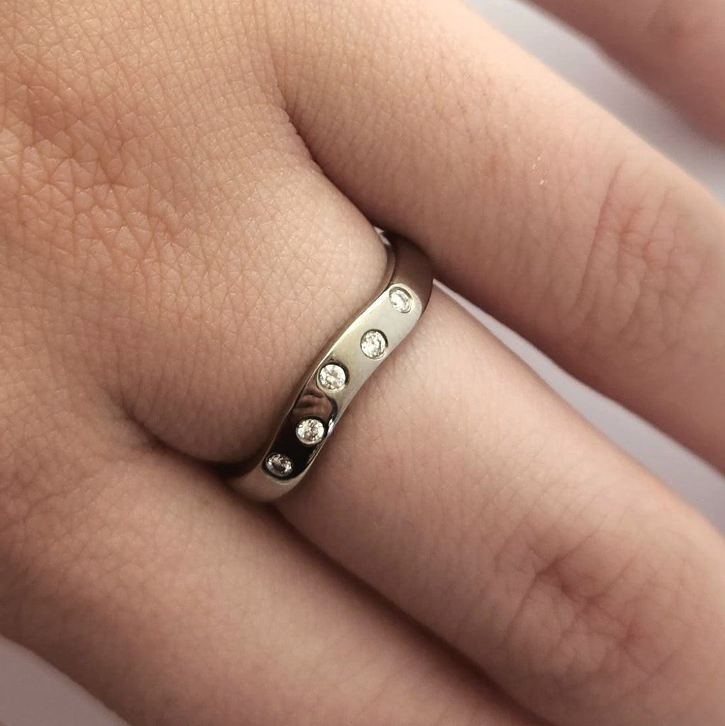 Curved Diamond Wedder