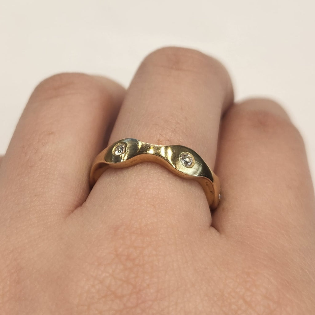 Gold & Diamond Scalloped Edge Ring